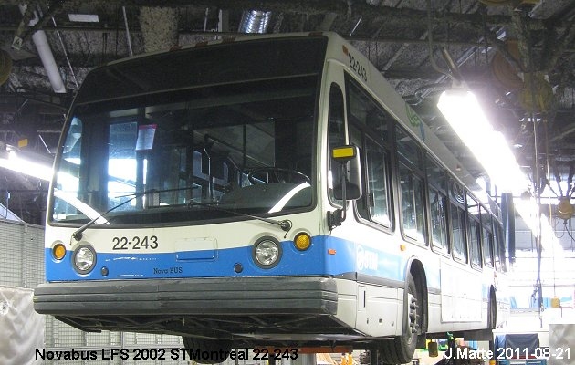 BUS/AUTOBUS: Novabus LFS 2002 STMontreal