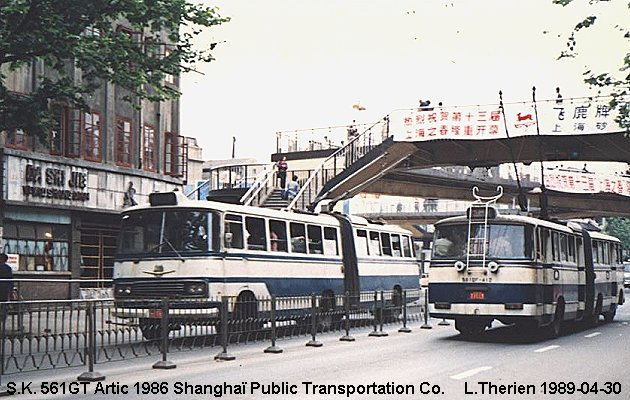 BUS/AUTOBUS: Shangai Mnfg. Co. S.K.561G (Artic. Trolley) 1986 Shangai Transportation Co.