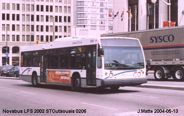 BUS/AUTOBUS: Novabus LFS 2002 STOutaouais