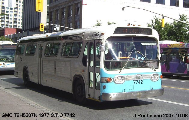 BUS/AUTOBUS: GMC Newlook 1977 STOutaouais