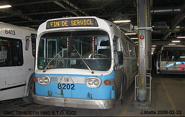 BUS/AUTOBUS: GMC Newlook 1982 STOutaouais