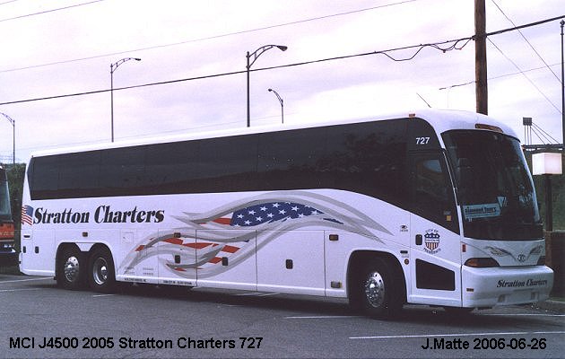 BUS/AUTOBUS: MCI J4500 2005 Stratton