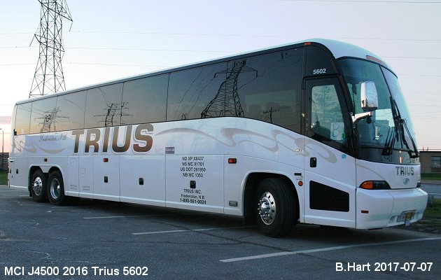 BUS/AUTOBUS: MCI J4500 2016 Trius