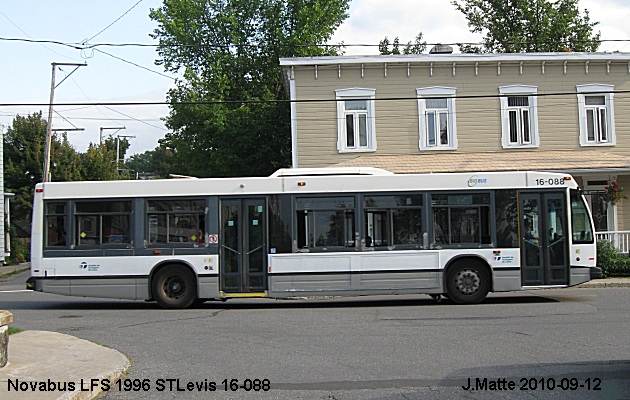 BUS/AUTOBUS: Novabus LFS 1996 STLevis